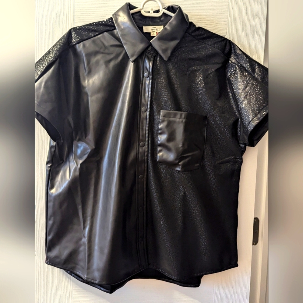 Entro NWT 🌟 Size S Women's Pleather button down with Black Snakeskin Shimmer
